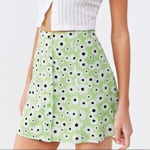 F21 • Daisy Mock Button Mini Skirt Green